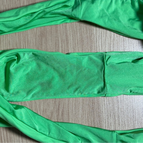 •WEWOREWHAT Ruched Underwire Top and Delilah Bottom bikini set in Neon Green - Picture 12 of 15